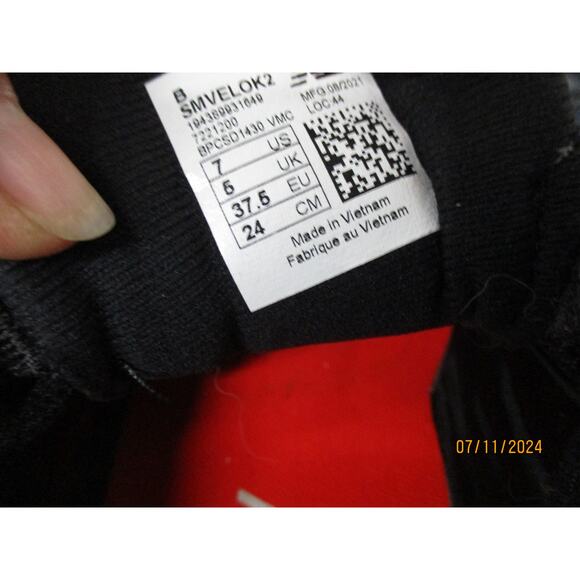 Like new New Balance Women's Metal Cleats Shoes - Size 7 US - Picture 8 of 8